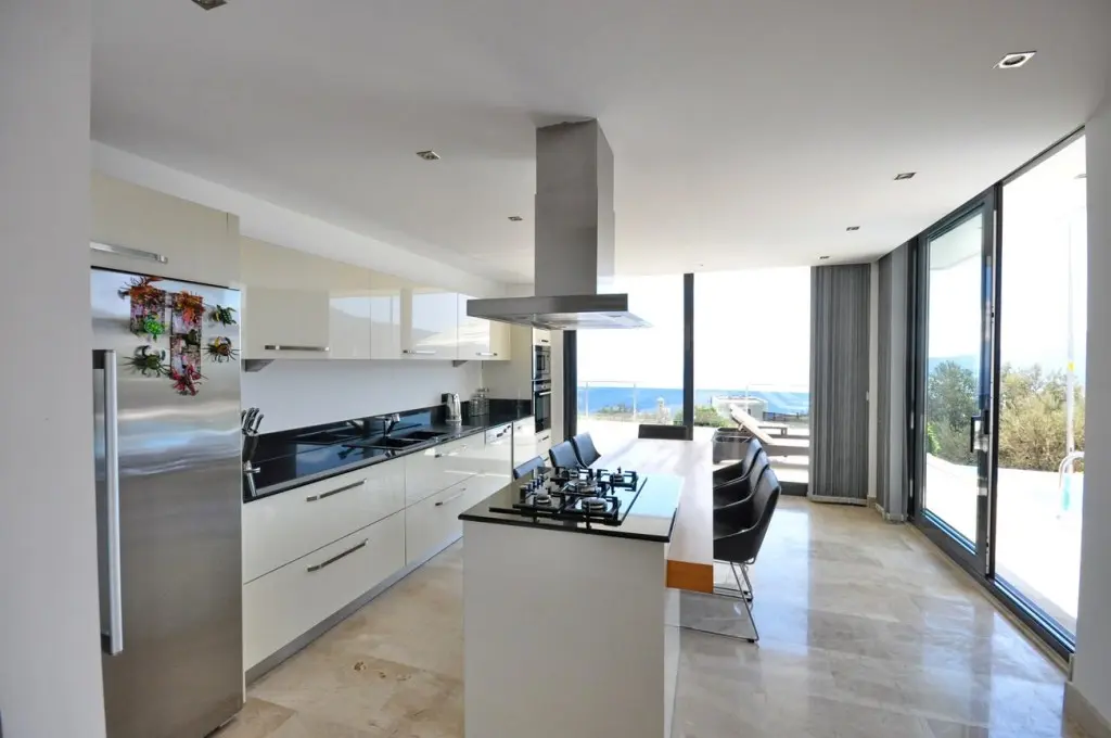 Fitted kitchen